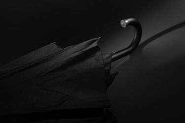 Logotrade advertising product image of: Swiss Peak Vero Aware™ RPET 25” umbrella w luxe handle