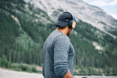 Logotrade firmakingituse foto: RCS ja bambusest Elite kokkupandavad juhtmevabad kõrvaklapid