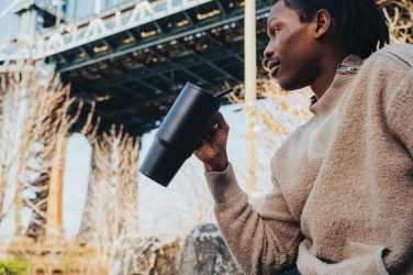 Logo trade ärikingitused foto: Embrace deluxe roostevabast terasest termoskruus, 900 ml