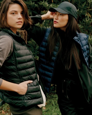 Logotrade ärikingid pilt: Iqoniq Meru naiste taaskasutatud polüestrist vest