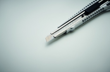 Logotrade firmakingi foto: Alumiiniumist sissetõmmatav nuga