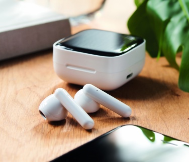 Logo trade firmakingituse pilt: TWS kõrvaklapid päikeselaadijaga