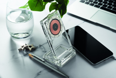 Logotrade reklaamkingi foto: CRYL akrüülist juhtmevaba laadija 15W