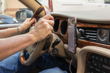 Logotrade firmakingituse foto: PowerCruze RCS plastikust 15W magnetiga laadija autohoidik