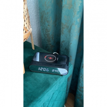 Logo trade reklaamkingitused foto: Äratuskell ja juhtmevaba laadija ADELAIDE