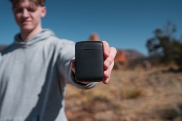 Logo trade liikelahjat mainoslahjat kuva: Skywave aurinkovoimakuulokkeet RCS kierrätetystä muovista