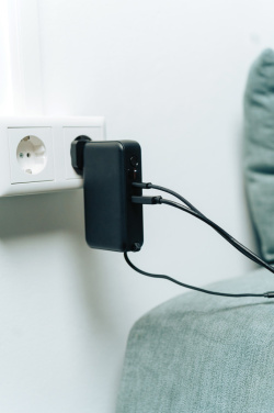 Logo trade liikelahja mainoslahja tuotekuva: Urban Vitamin Eureka RCS 65 W hybridilaturi ja virtapankki