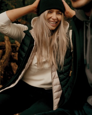 Логотрейд pекламные cувениры картинка: Женский утепленный жилет Iqoniq Meru из переработанного полиэстера