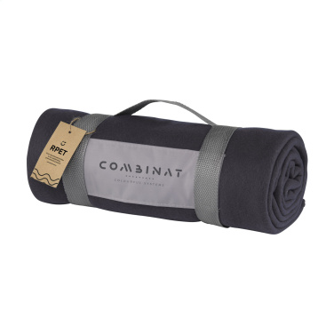 Лого трейд бизнес-подарки фото: Флисовое одеяло SuperSoft RPET (180 г/м²)